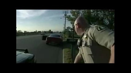 Кола блъска човек пред полицай 