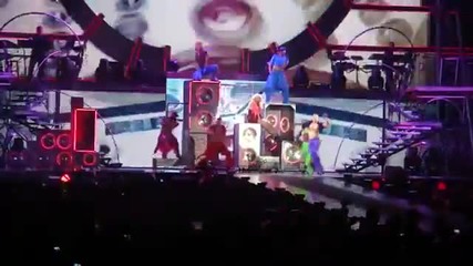 Britney Spears - Big Fat Bass на живо в Sacramento F F T 16.6.11