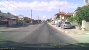 Танцуващ пасажер над прозореца