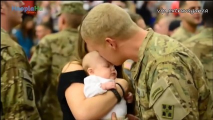Военни Виждат Децата Си За Първи Път