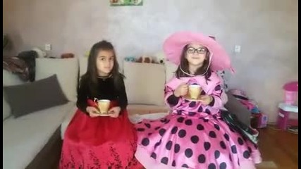 Честит рожден ден на "На кафе" от Каролина и Росанна