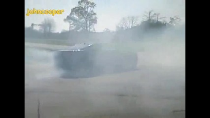 Burnout - Camaro V6 vs Roush Mustang