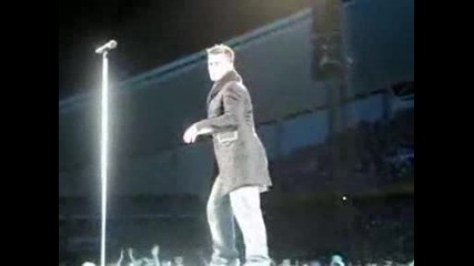Robbie Williams - Feel (live In Sydney 2006)