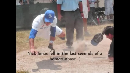 Jonas Brothers plays for Change for the children