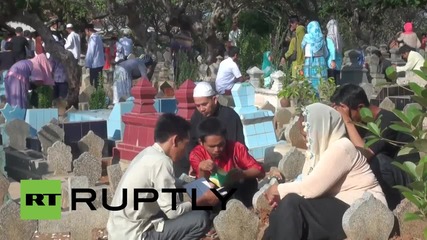 Indonesia: Muslims celebrate first day of Eid al-Fitr