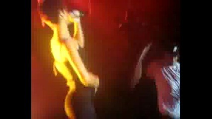 Rihanna & Chris Brown - Umbrella Live At Saddledome