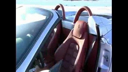 Ferrari F430 Spider се върти на сняг
