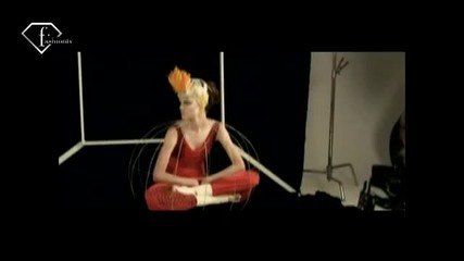 fashiontv Ftv.com - Birds of Paradise By Gaby Herbstein Scarecrows 