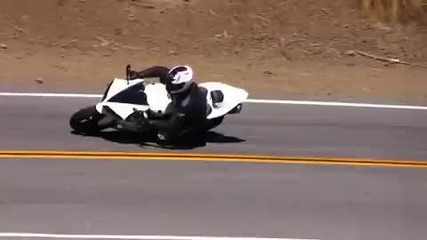 Motorcycle Crash - Yamaha R1 Lowsides on Mulholland Hwy