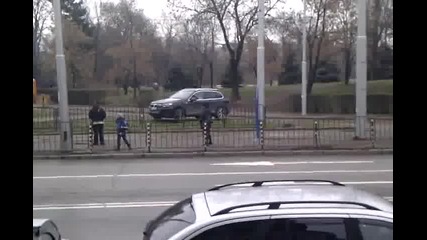 Така се паркира в София !!! :)))0509