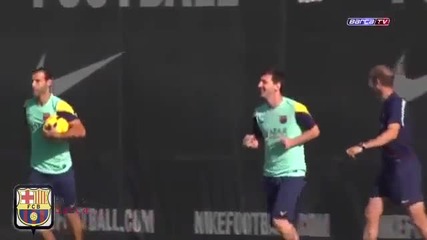 Магия ! Меси вкарва в баскетболен кош с глава !