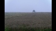 жътва на пшеница в мъгла