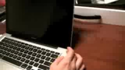 Unboxing Macbook (late 2008)