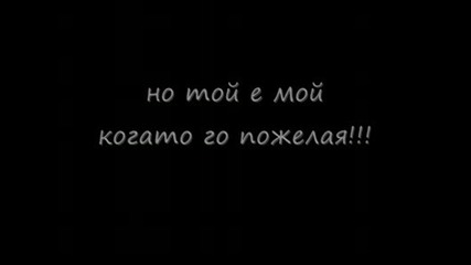 Момиче пее песен