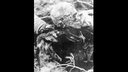 Избити полски офицери , жени и деца от съветски войски
