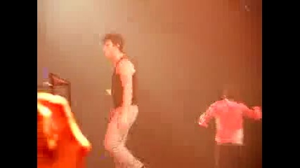 Jonas Brothers - Burning Up - Wembley, London 21st) 