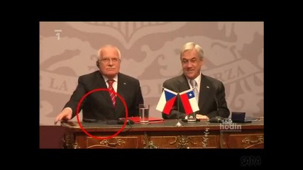 Президента на Чешката република краде писалка 