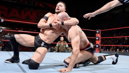 Finn Bálor vs. Cesaro: Raw, Oct. 30, 2017