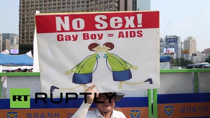 Южна Корея: Протистиращите се изправят срещу полицията на гей парада