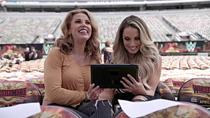 Mickie James and Trish Stratus react to WrestleMania 22 title match: WWE Playback