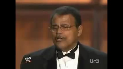 Скалата представя баща си Роки Джонсън през залата на славата [hall of fame 2008]