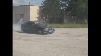 Bmw na poligona v png