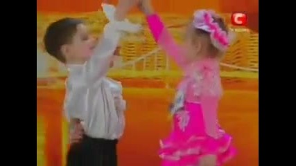 Руски малки дечица танцуват нечовешко !