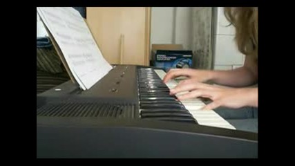 Момиче Свири Страхотно На Пианo