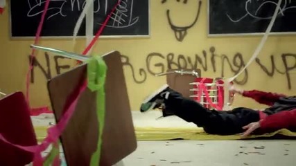 Avril Lavigne - Here's To Never Growing Up