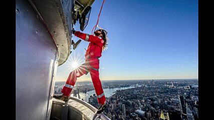 Джаред Лето изкачи 102-етажен небостъргач, промотира новото си турне (ВИДЕО)