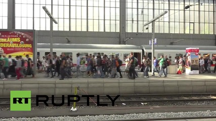 Германия: Влакът пълен с бежанци от Будапеща пристигна в Мюнхен