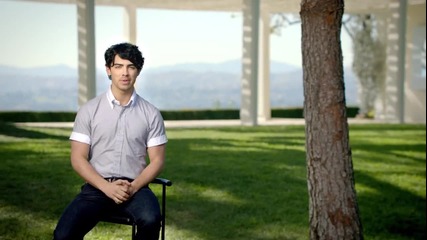 What moves Joe Jonas Acuvue 1- Day