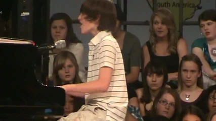 Greyson Chance Singing Paparazzi 