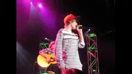 Justin Bieber - Baby - Live @ Bahamas - Hq (+ funny jokes) - Jan. 2010 
