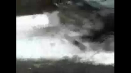 Идиот се прецака яко ; 