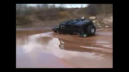 Hummer Driving Through 3 Feet Of Water.avi