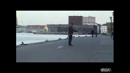 А казват че кучето е най - добрия приятел на човека 