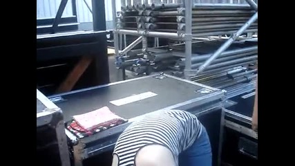Paramore M&g: Hayley opening Gifts