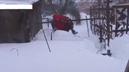 Руснак спасява кучето си затрупано от снежна пряспа!