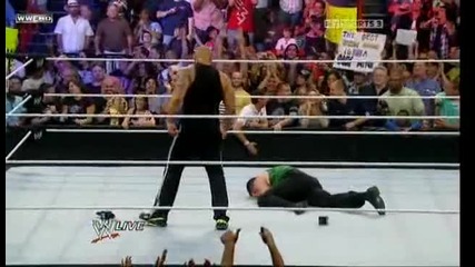 Wwe raw 02.05.11 скалата пребива michael cole :d :d
