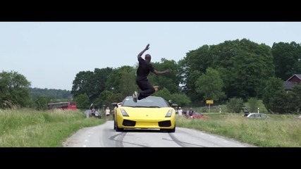 Лудак прескача Lamborghini движещо се със 130 км/ч