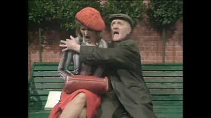 Benny Hill - Ухажори Смях 