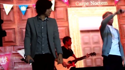 One Direction - Пеят More Than This в Southend 19/12/11 на Up All Night Tour
