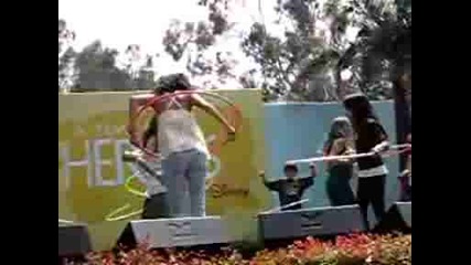 Kewl - Vanessa Hudgens Shakes It, Corbin Bleu & Hula Hoop