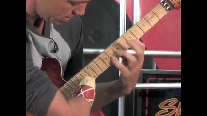Мъж по рождение с една ръка свири перфектно на китара!