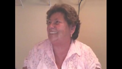Баба пее Baby на Justin Bieber (смях)