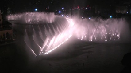 Шоу с фонтани над Дубай 