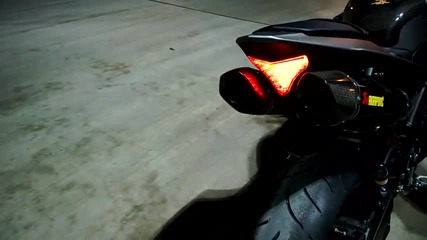 Yamaha R1 вдига 299 км/ч