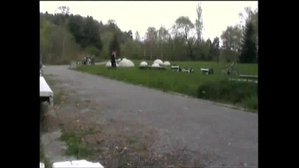 No Connection - Пръднички в парка - скрита камерка 