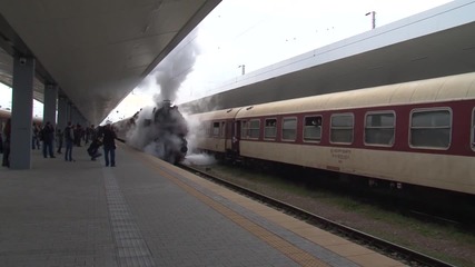 БДЖ събра погледите с мощен парен ретро локомотив